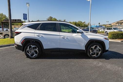 White 2023 Hyundai TUCSON SEL