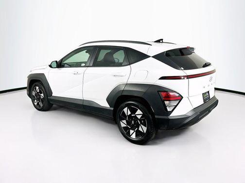 Atlas White 2025 Hyundai KONA SEL