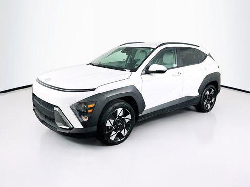 Atlas White 2025 Hyundai KONA SEL