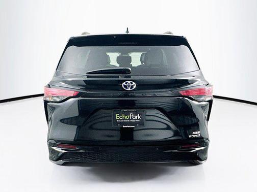 2024 Toyota Sienna XSE 7 Passenger