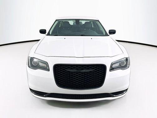 2022 Chrysler 300 Touring