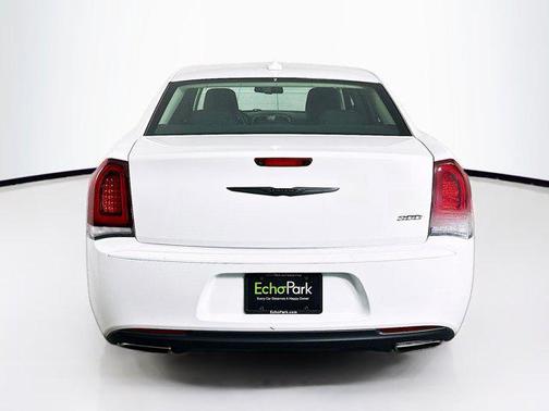 2022 Chrysler 300 Touring