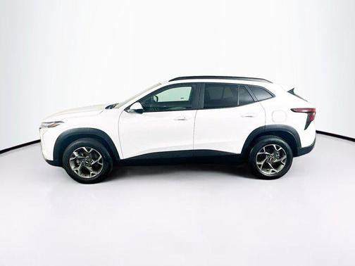 Summit White 2025 Chevrolet Trax LT