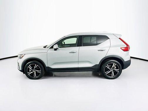 2024 Volvo XC40 B5 Core Bright Theme