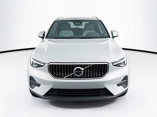 2024 Volvo XC40 B5 Core Bright Theme
