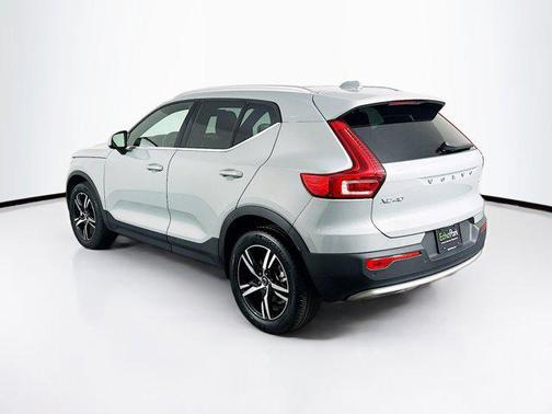 2024 Volvo XC40 B5 Core Bright Theme