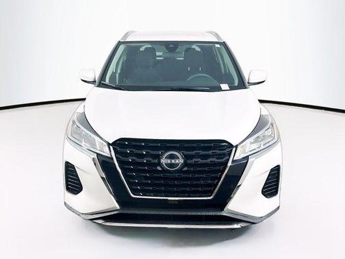 2022 Nissan Kicks SV