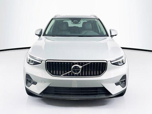 2025 Volvo XC40 B5 Plus Bright Theme