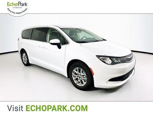 2022 Chrysler Voyager LX