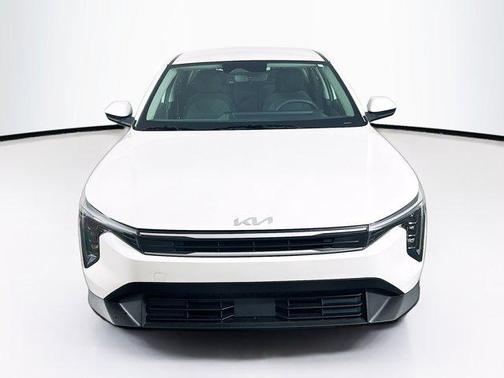 Snow White Pearl 2025 Kia K4 LXS