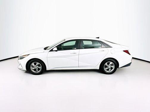 2021 Hyundai ELANTRA SE