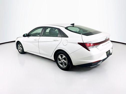 2021 Hyundai ELANTRA SE