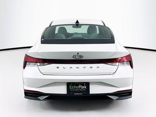 2021 Hyundai ELANTRA SE