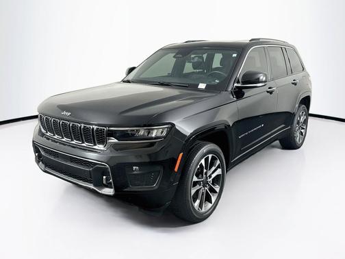Diamond Black Crystal Pearlcoat 2022 Jeep Grand Cherokee Overland