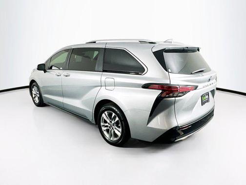 2022 Toyota Sienna Limited 7-Passenger