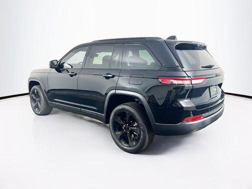 Diamond Black Crystal Pearlcoat 2023 Jeep Grand Cherokee Limited