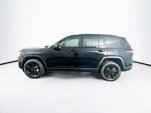 Diamond Black Crystal Pearlcoat 2023 Jeep Grand Cherokee Limited