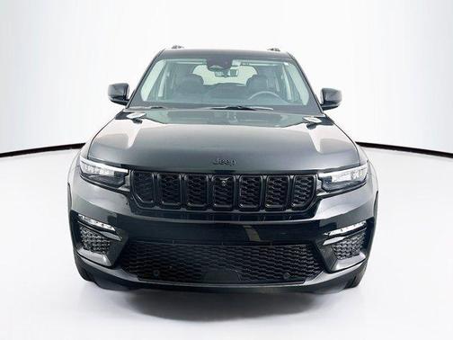 Diamond Black Crystal Pearlcoat 2023 Jeep Grand Cherokee Limited