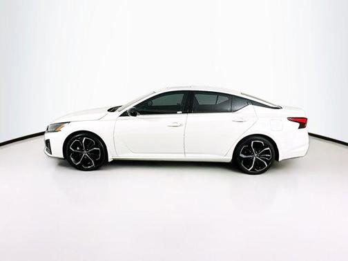 2023 Nissan Altima SR FWD