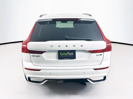 2024 Volvo XC60 B5 Core Dark Theme