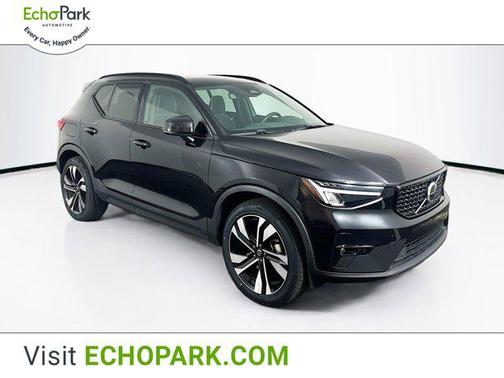 2023 Volvo XC40 B5 Plus Dark Theme