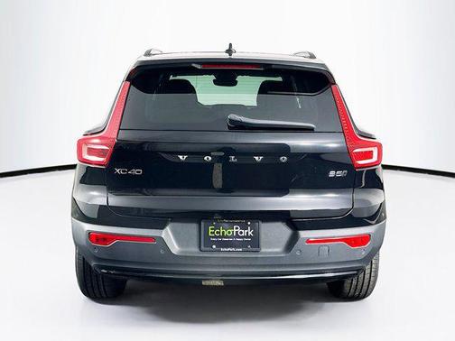 2023 Volvo XC40 B5 Plus Dark Theme