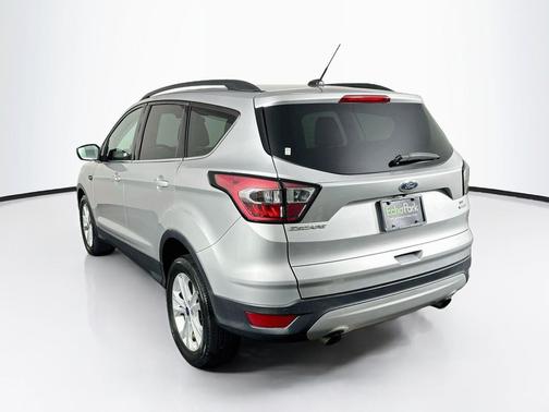 Ingot Silver Metallic 2017 Ford Escape SE