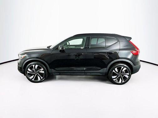 2025 Volvo XC40 B5 Plus Dark Theme