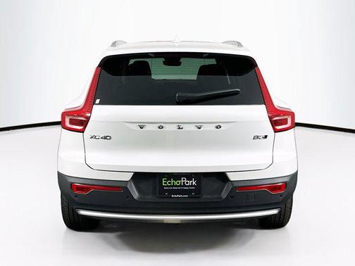 2025 Volvo XC40 B5 Plus Bright Theme