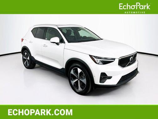 2025 Volvo XC40 B5 Plus Bright Theme