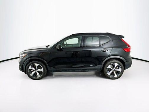2024 Volvo XC40 B5 Core Dark Theme