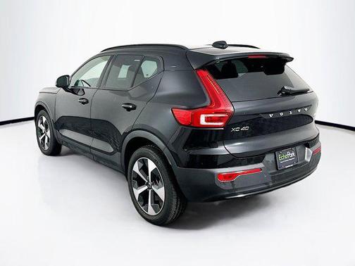 2024 Volvo XC40 B5 Core Dark Theme