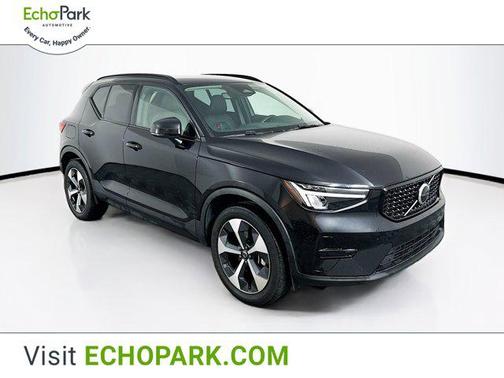 2024 Volvo XC40 B5 Core Dark Theme