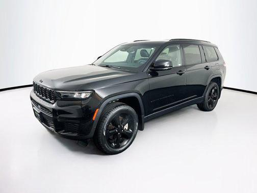 Diamond Black Crystal Pearlcoat 2023 Jeep Grand Cherokee L Altitude