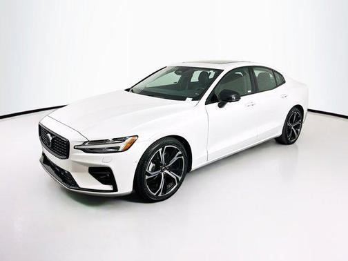 2024 Volvo S60 B5 Plus Dark Theme