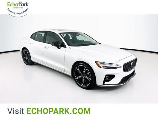 2024 Volvo S60 B5 Plus Dark Theme