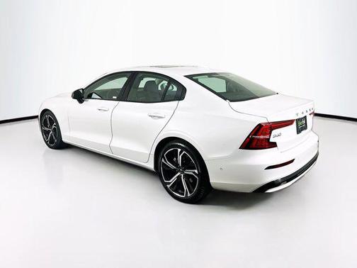 2024 Volvo S60 B5 Plus Dark Theme