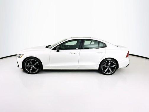 2024 Volvo S60 B5 Plus Dark Theme