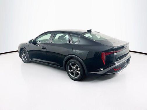 Aurora Black Pearl 2025 Kia K4 LXS