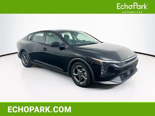Aurora Black Pearl 2025 Kia K4 LXS