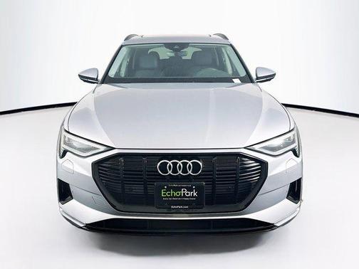 2022 Audi e-tron Premium