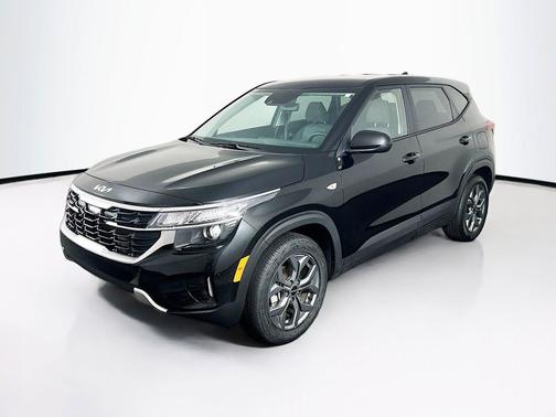 Fusion Black 2026 Kia Seltos LX