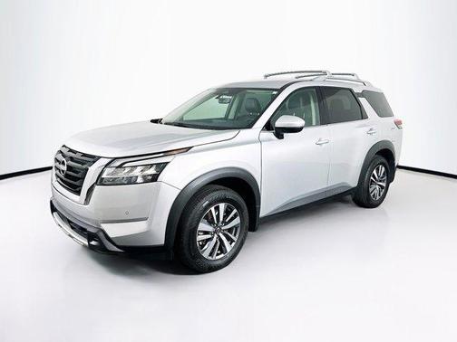 Brilliant Silver Metallic 2024 Nissan Pathfinder SL FWD