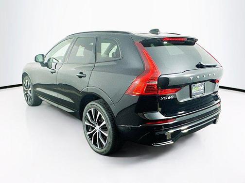 2024 Volvo XC60 B5 Plus Dark Theme