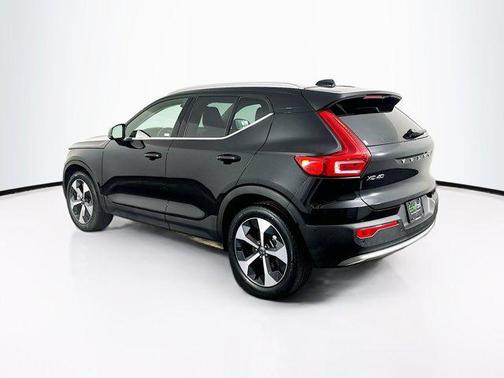 2025 Volvo XC40 B5 Plus Bright Theme