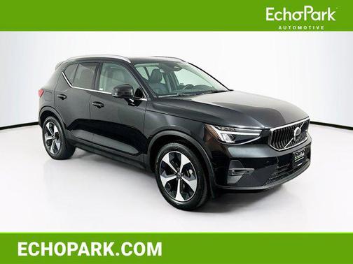 2025 Volvo XC40 B5 Plus Bright Theme