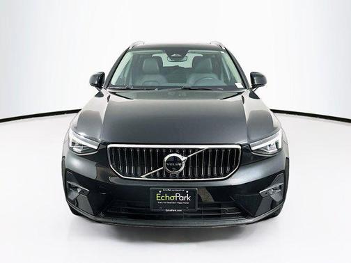 2025 Volvo XC40 B5 Plus Bright Theme