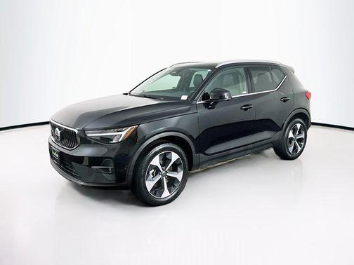 2025 Volvo XC40 B5 Plus Bright Theme