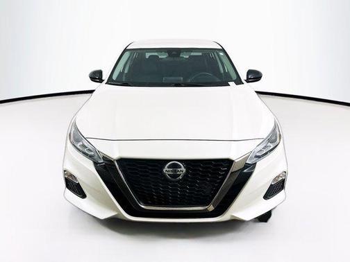 Pearl White Tricoat 2020 Nissan Altima SR FWD