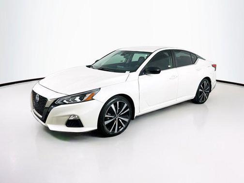 Pearl White Tricoat 2020 Nissan Altima SR FWD